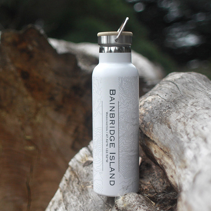 Bainbridge Island Washington Custom Engraved City Map Inscription Coordinates on 20oz Stainless Steel Insulated Bottle with Bamboo Top in White